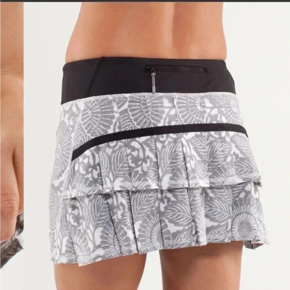 Lululemon Run: Pace Setter Skirt Beachy Floral White Fossil Black - Size 4‎ - Picture 2 of 15